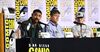 Chris Mundy, Kyle Chandler y Damon Lindelof presentando la serie en la Comic-Con de San Diego.