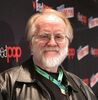 John Byrne en 2017, un ano antes de empezar a dibujar Elsewhen. Foto: Luigi Novi, CC BY 4.0.